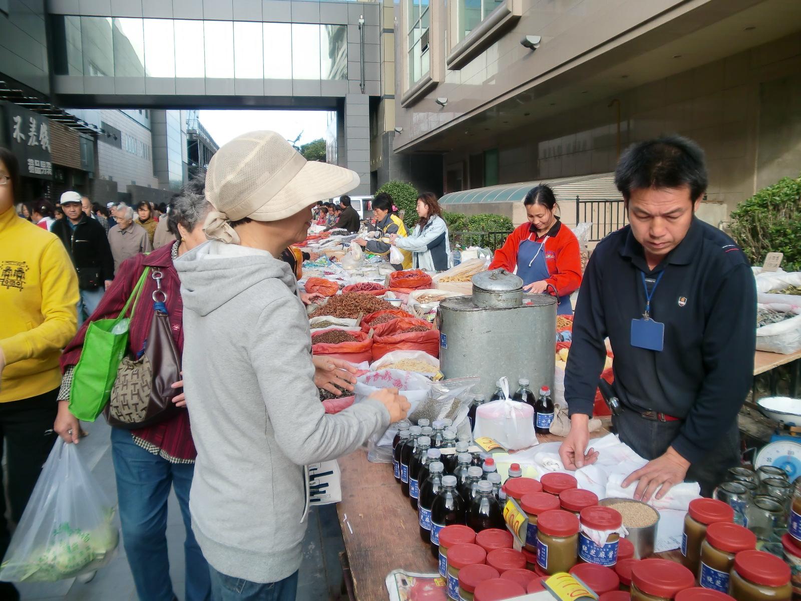 �S�}���@�B�ł���Ԃ��A�t��Ƃ��K���X�r�ɏ��������Ĕ̔����Ă��܂����B�l���݂͒ʋΓd�ԂȂ݂ł����B