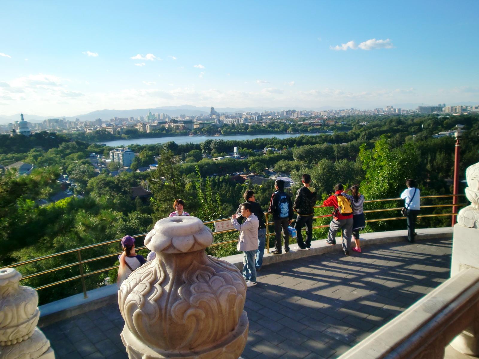 �i�R�����̎R������k�C�������ʂ�]�ށB