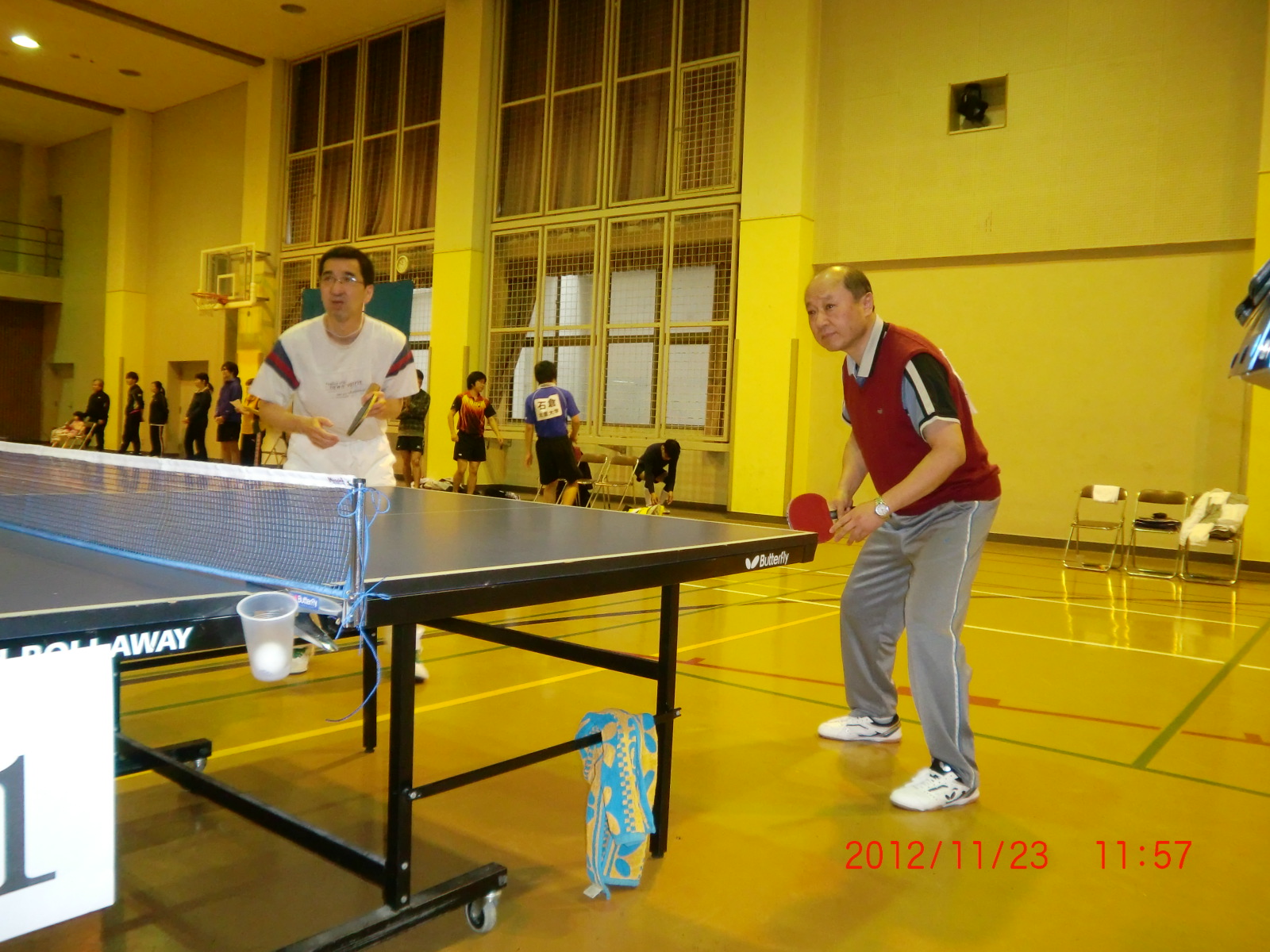 ����A����g