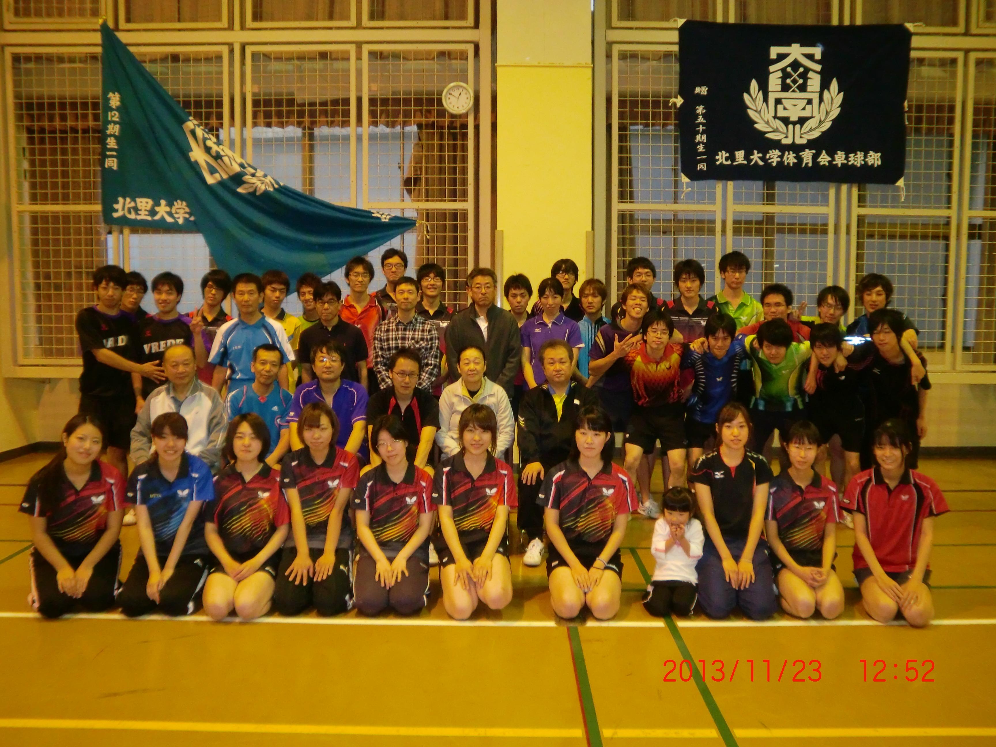 �Q���ґS���̏W���ʐ^���̂P�����F�V�搶�̉i���ɑ΂��S���Ŗٓ����܂����B