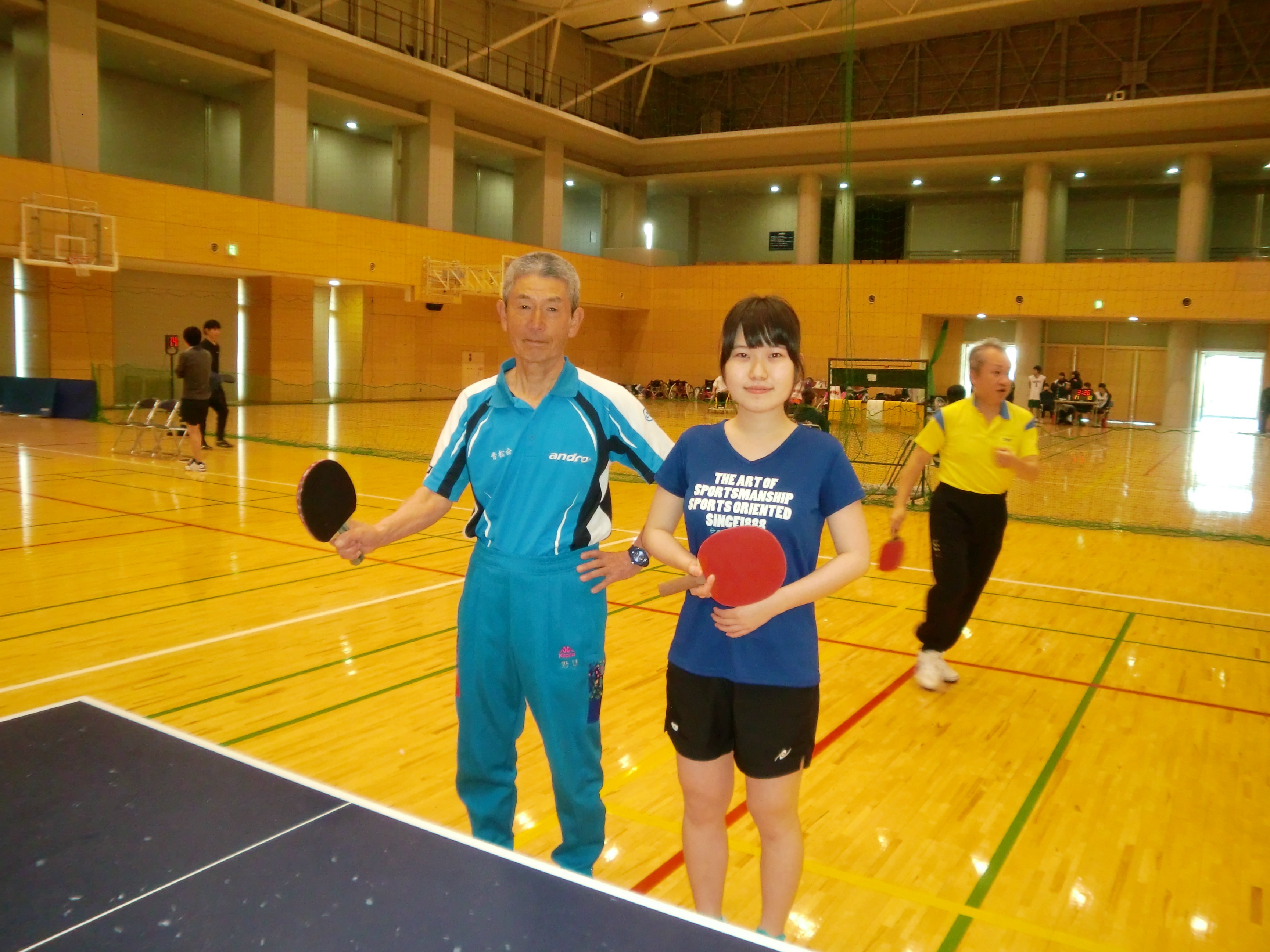 ����E����g